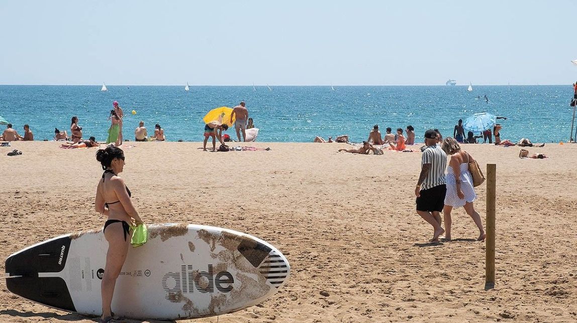 Fins a 84 denúncies al dia per fer venda ambulant a les platges de Barcelona
