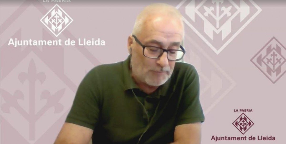 VÍDEO El portaveu del PSC a Lleida, pensant que ja té el micròfon apagat: «A prendre pel cul»