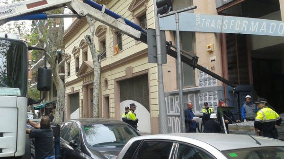L'Ajuntament de Barcelona recupera l'edifici okupat de Transformadors