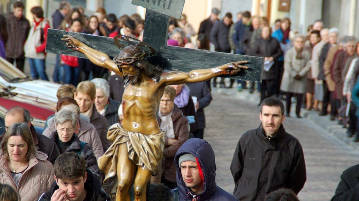 El Viacrucis de Divendres Sant a Berga aplega més de 200 fidels
