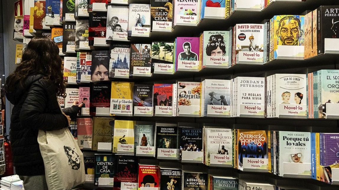 Comprar un llibre en català a l'estació de Sants? Missió (gairebé) impossible