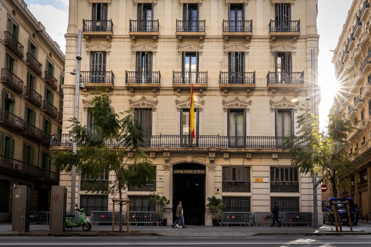Sánchez converteix la comissaria de Via Laietana en espai de memòria... però els policies hi continuaran
