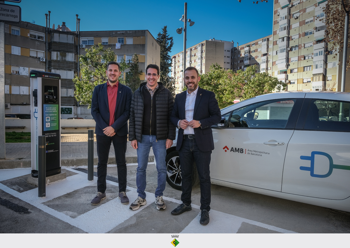 Badia estrena un nou punt de recàrrega per a cotxes elèctrics