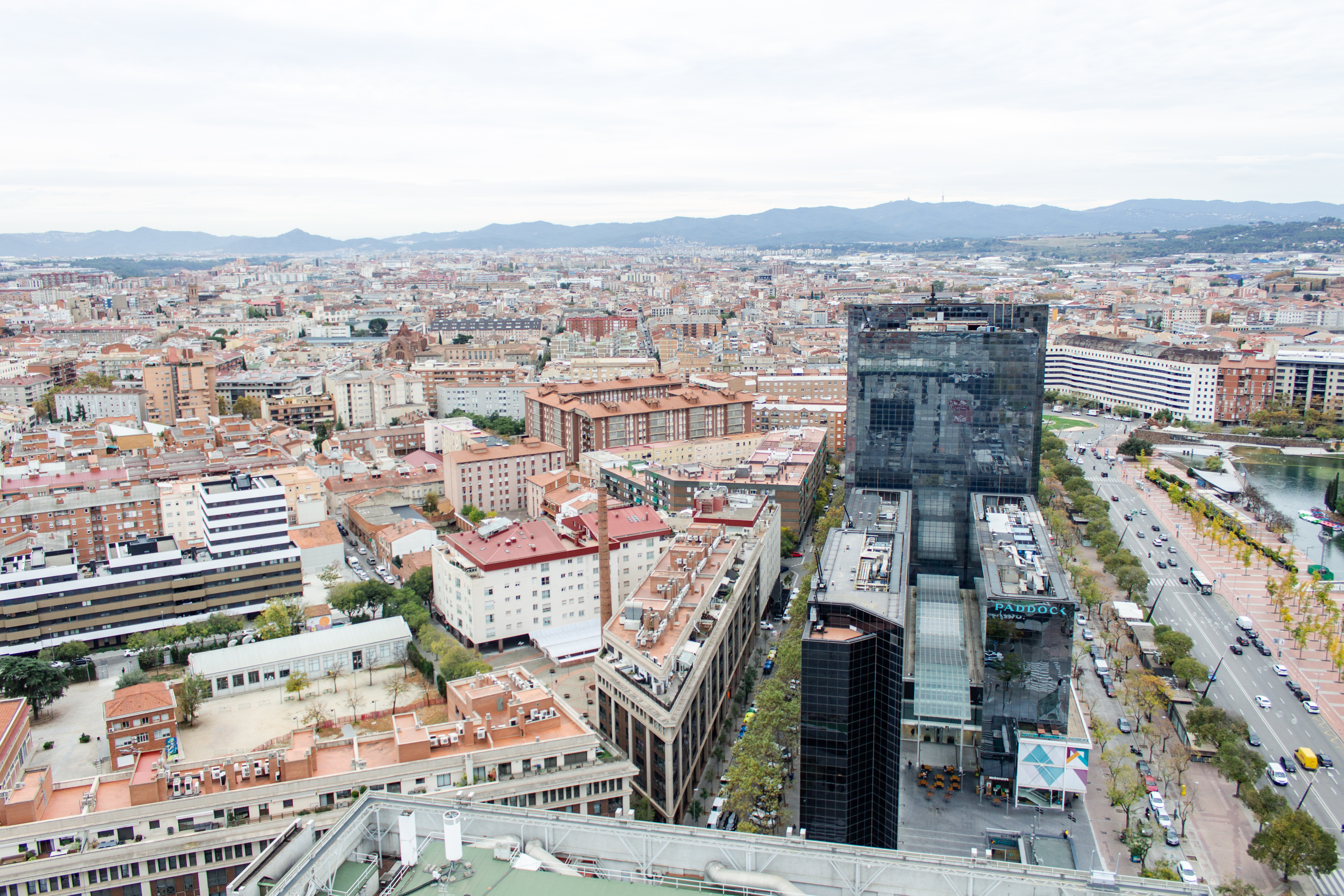 El salari mitjà anual d'un sabadellenc, un 10,3% més que el d'un terrassenc