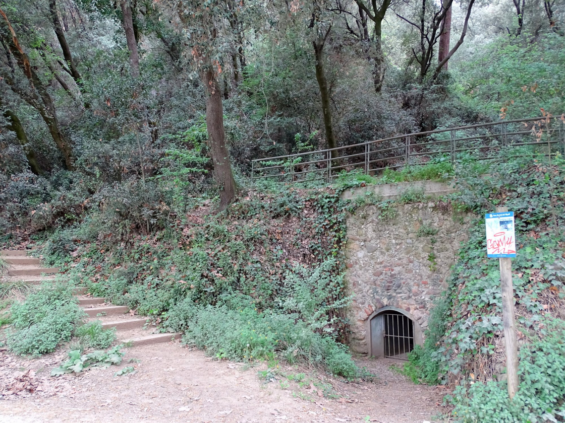 Sabies que hi ha un forn de calç al camí del riu Ripoll?