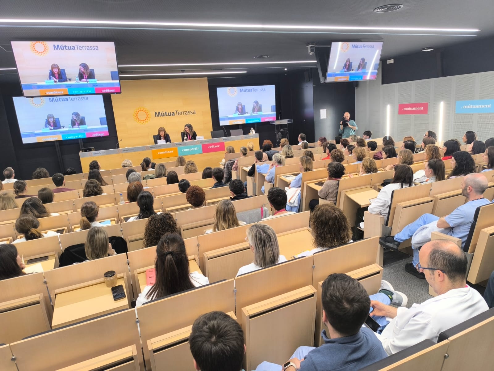 Assistència amb experiències humanitzadores per no oblidar que som persones