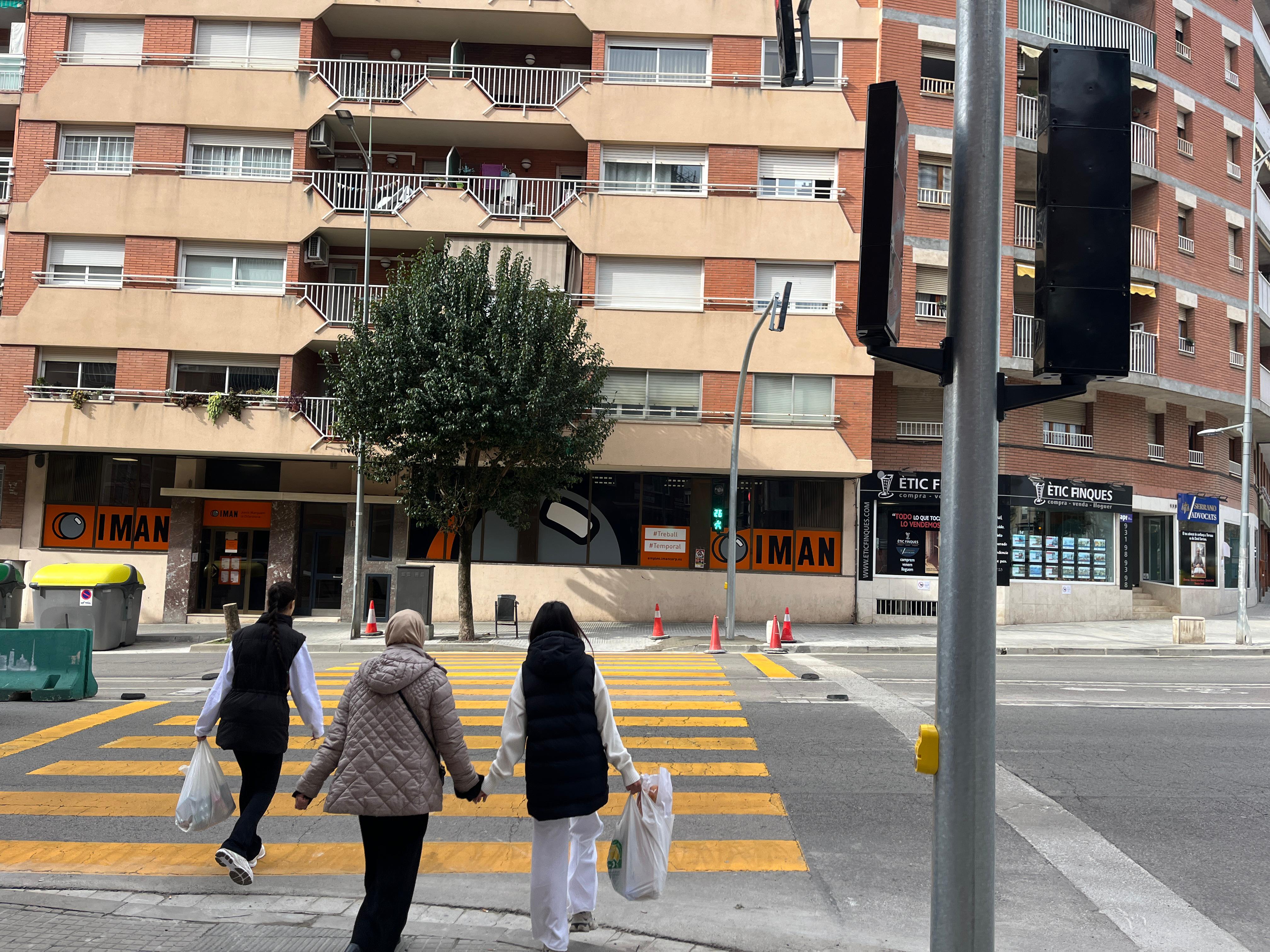 Ja funcionen els semàfors reclamats pel veïnat a Terrassa