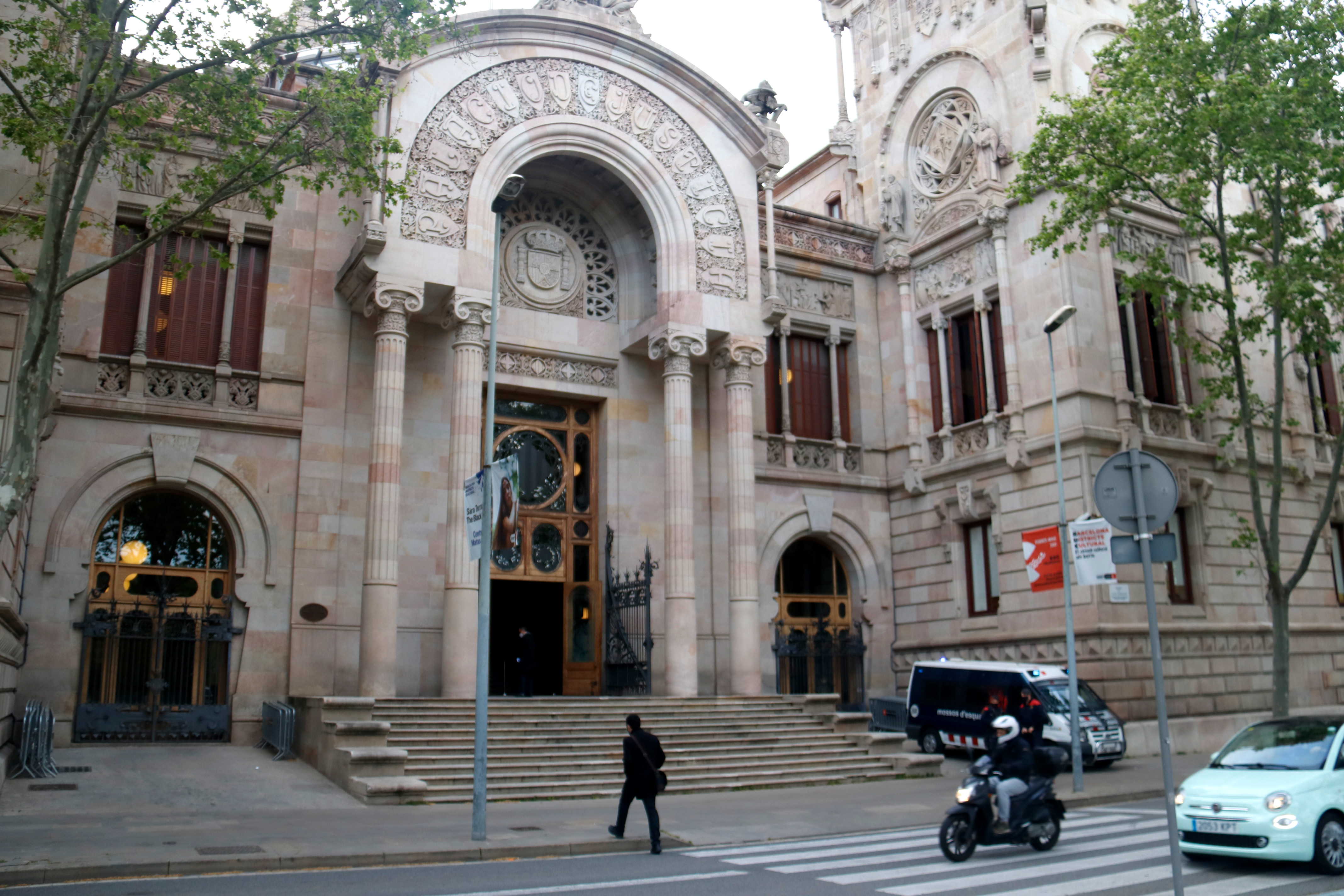 Jutgen dues persones acusades de vendre cocaïna en un bar de Sabadell