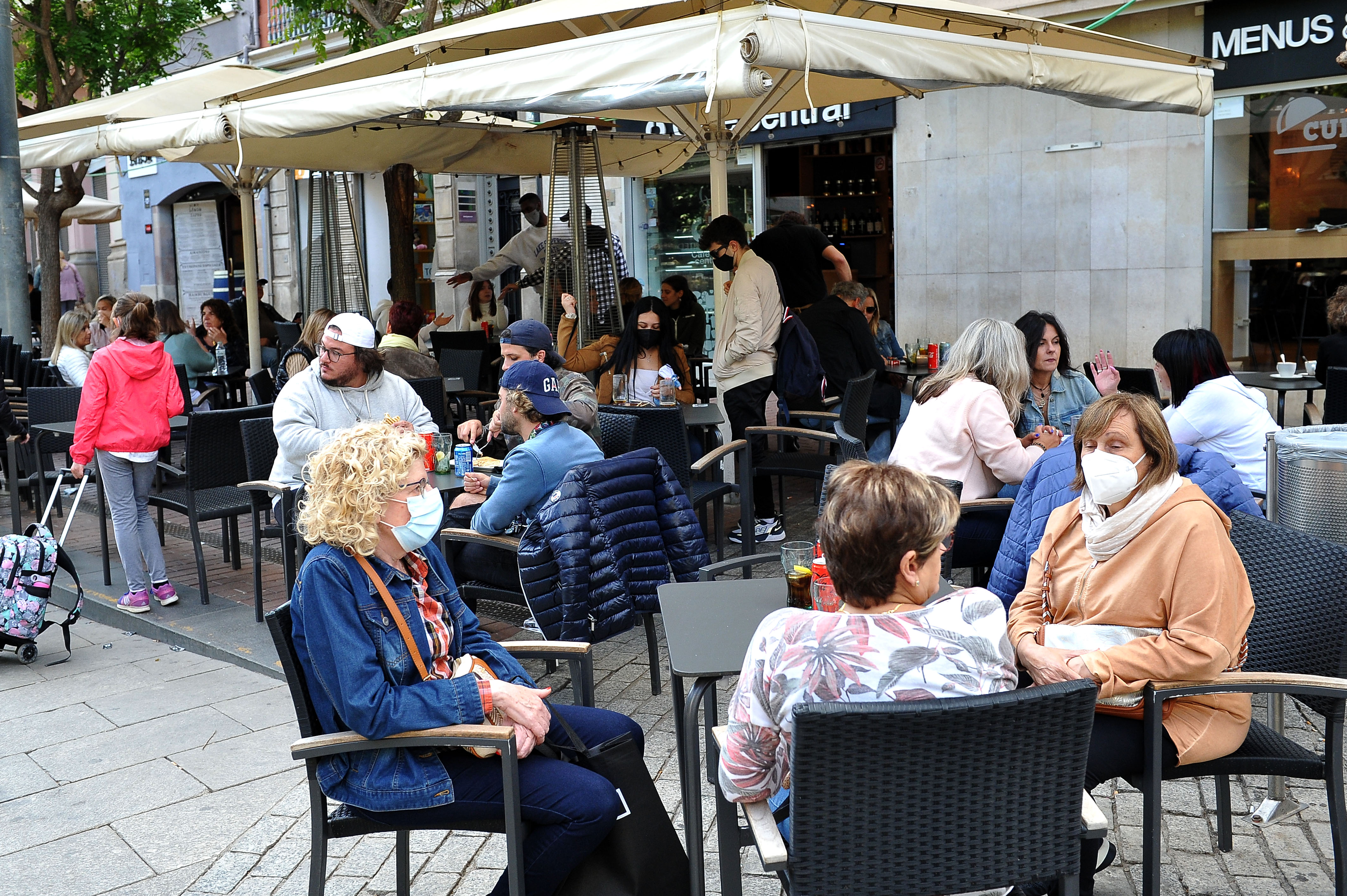 Bars i restaurants podran obrir fins a la una a partir del divendres