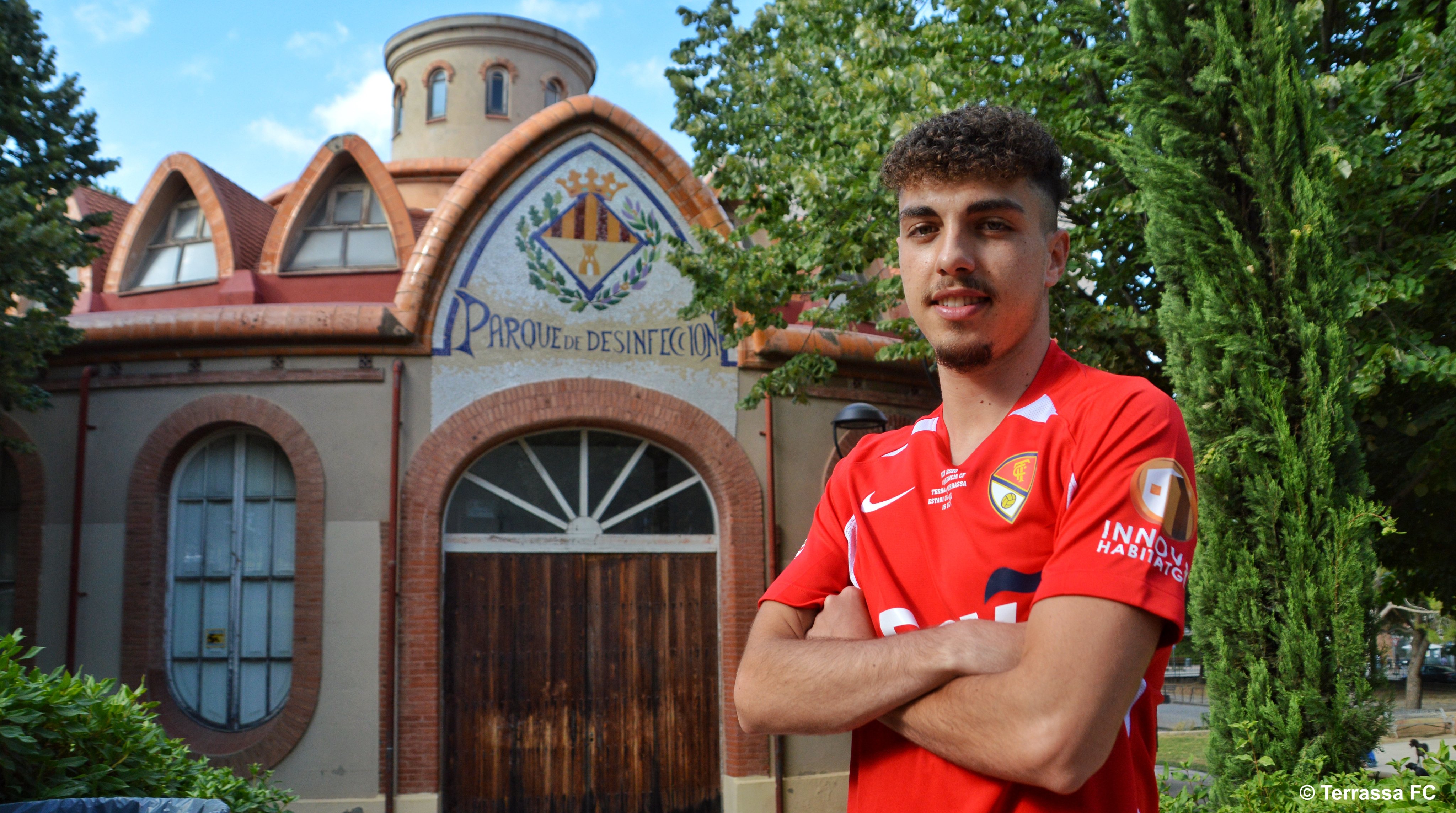 Manu González renova amb el Terrassa per dos anys