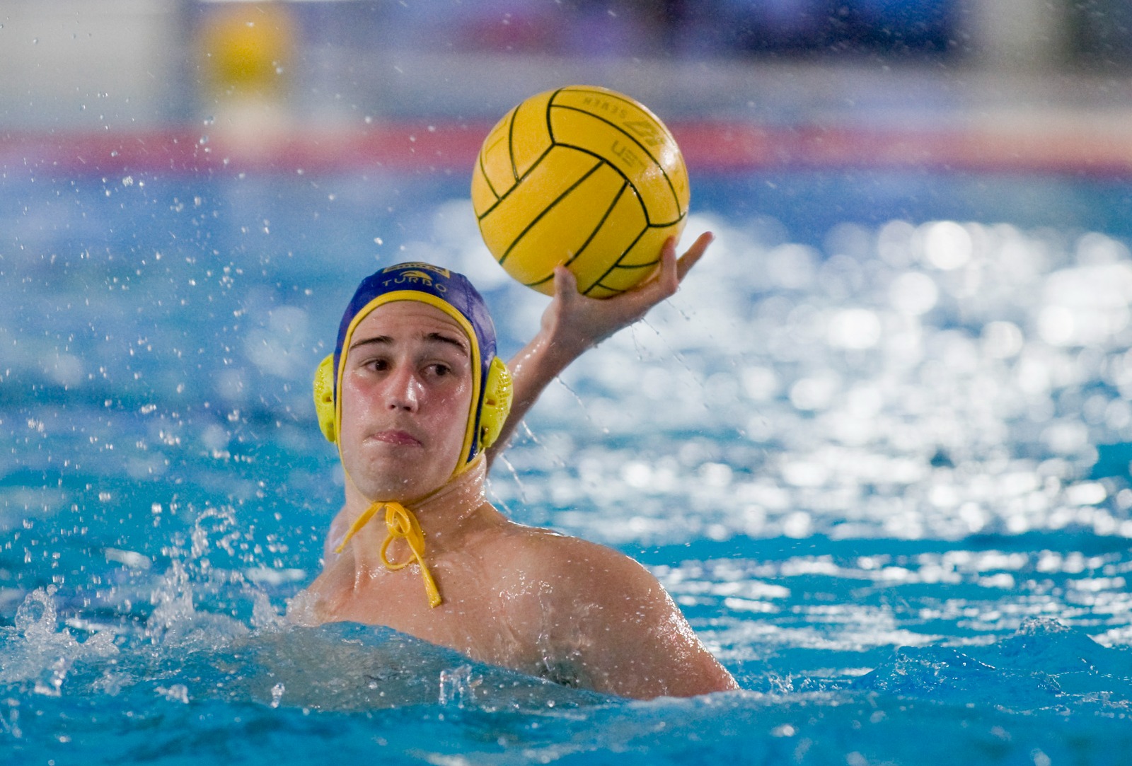 La selecció de waterpolo s'estrena amb Sèrbia