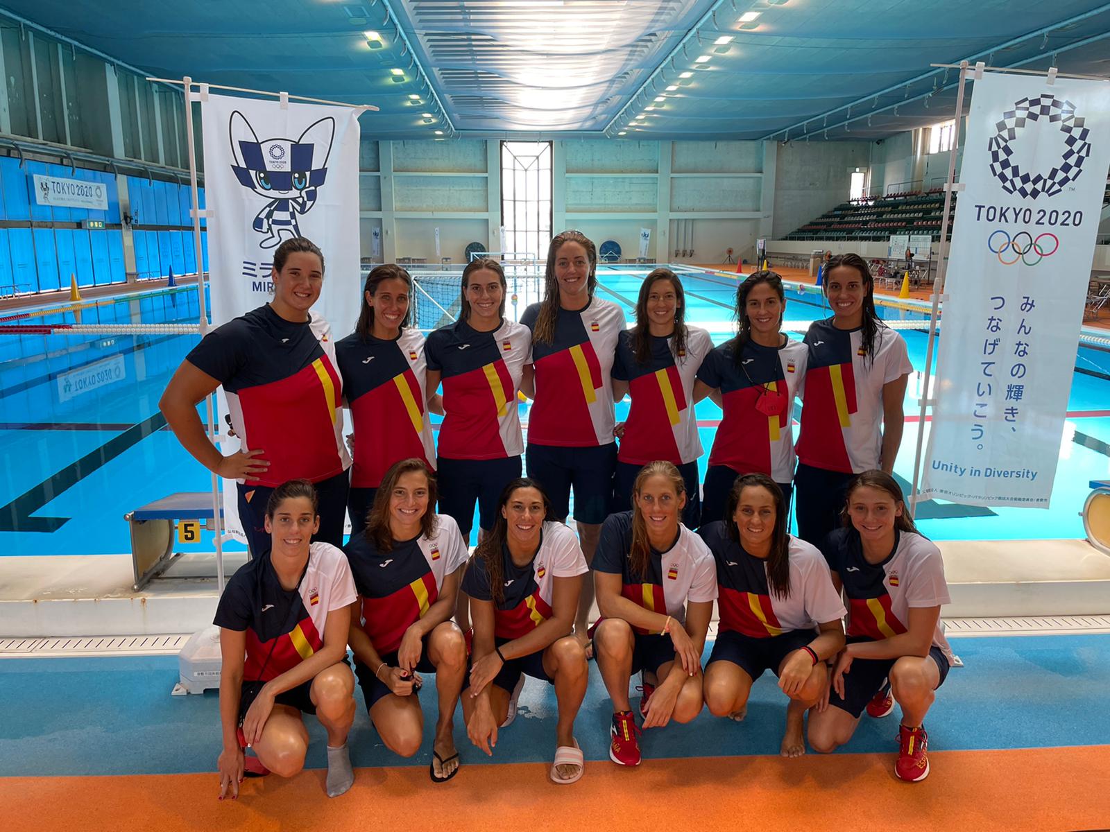 La selecció femenina de waterpolo esclafa Sud-àfrica