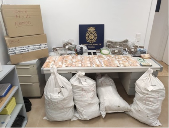 Una plantació de marihuana i tres detinguts
