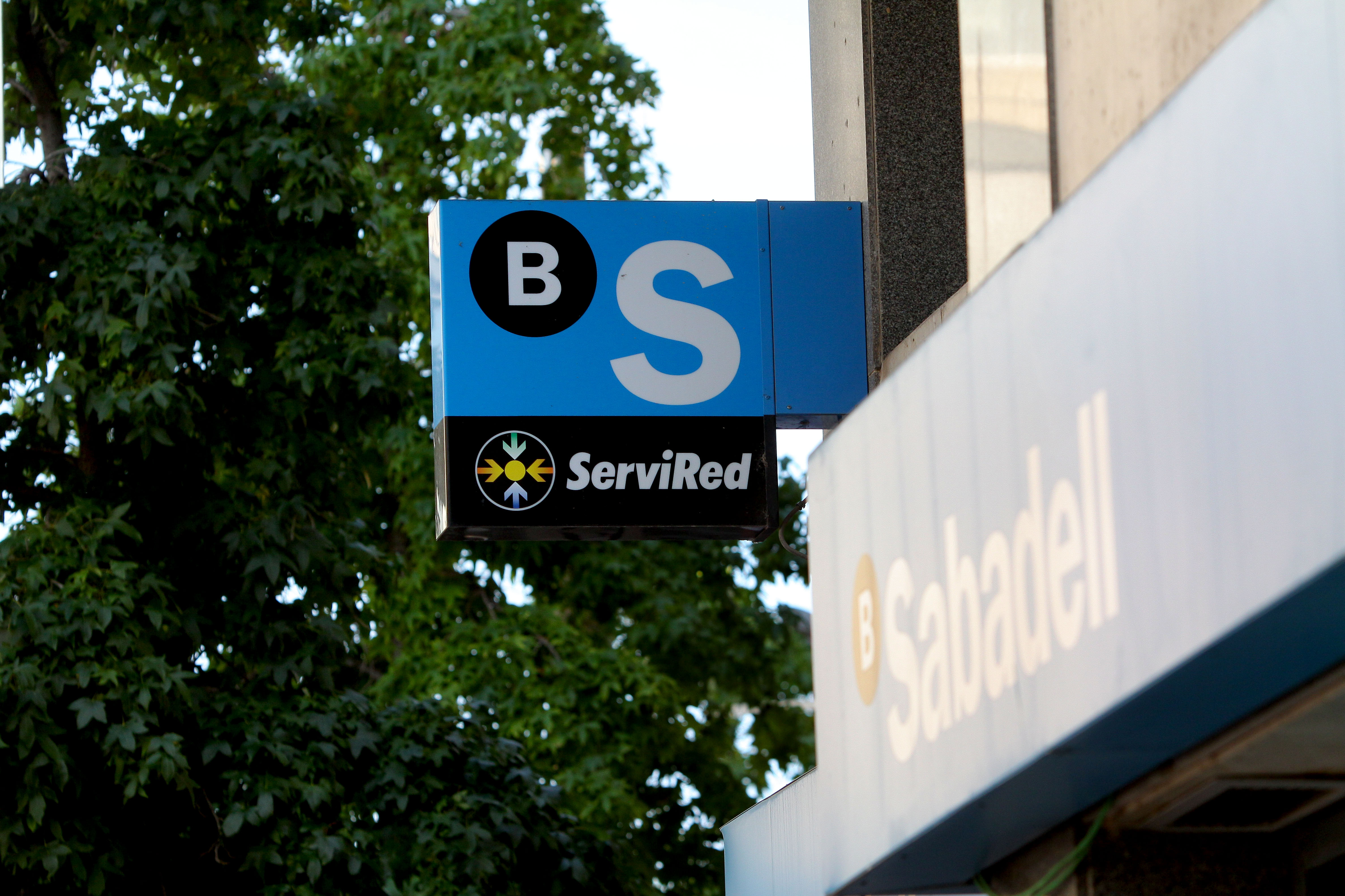 El Banc Sabadell planteja acomiadar 1.900 empleats a Espanya