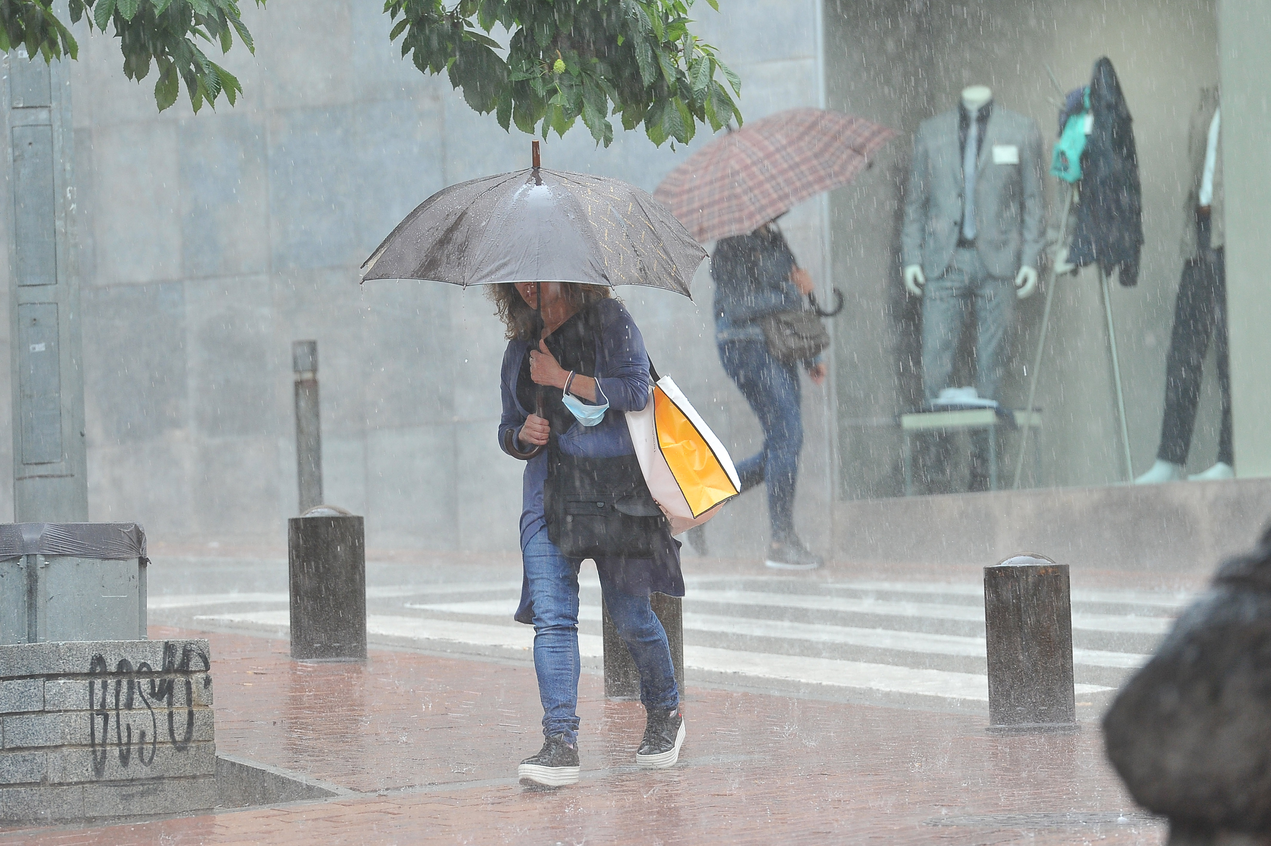Sol i núvol al matí i pluja a la tarda