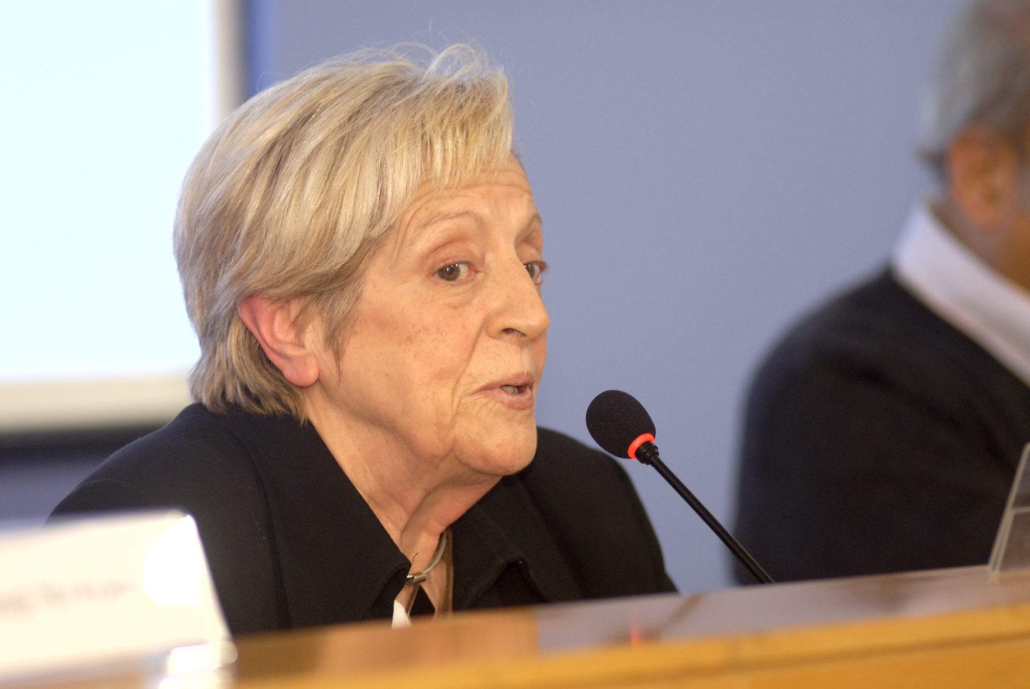 Terrassa atorga el Premi Muncunill honorífic a Laura Tremosa