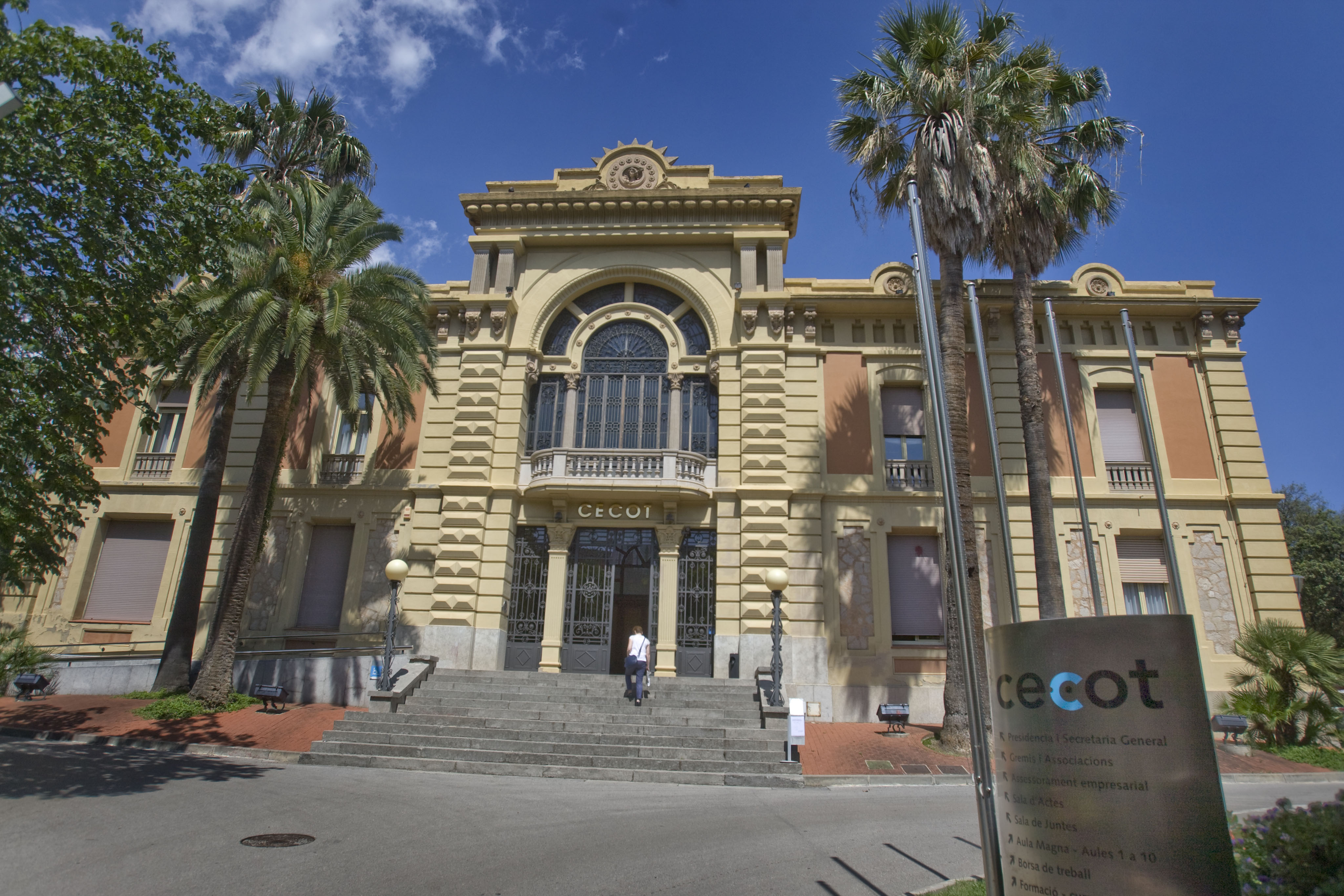 Robatori a la seu de la Cecot