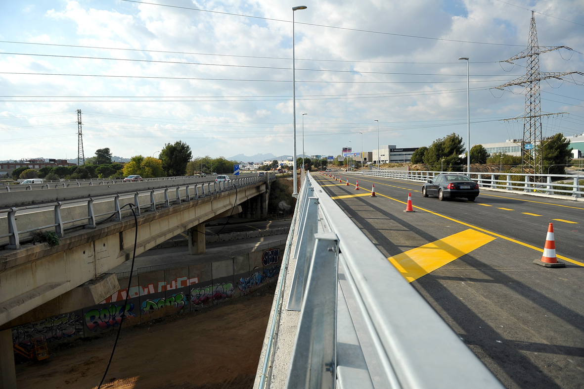 Els vehicles ja circulen pel pont de la C-58