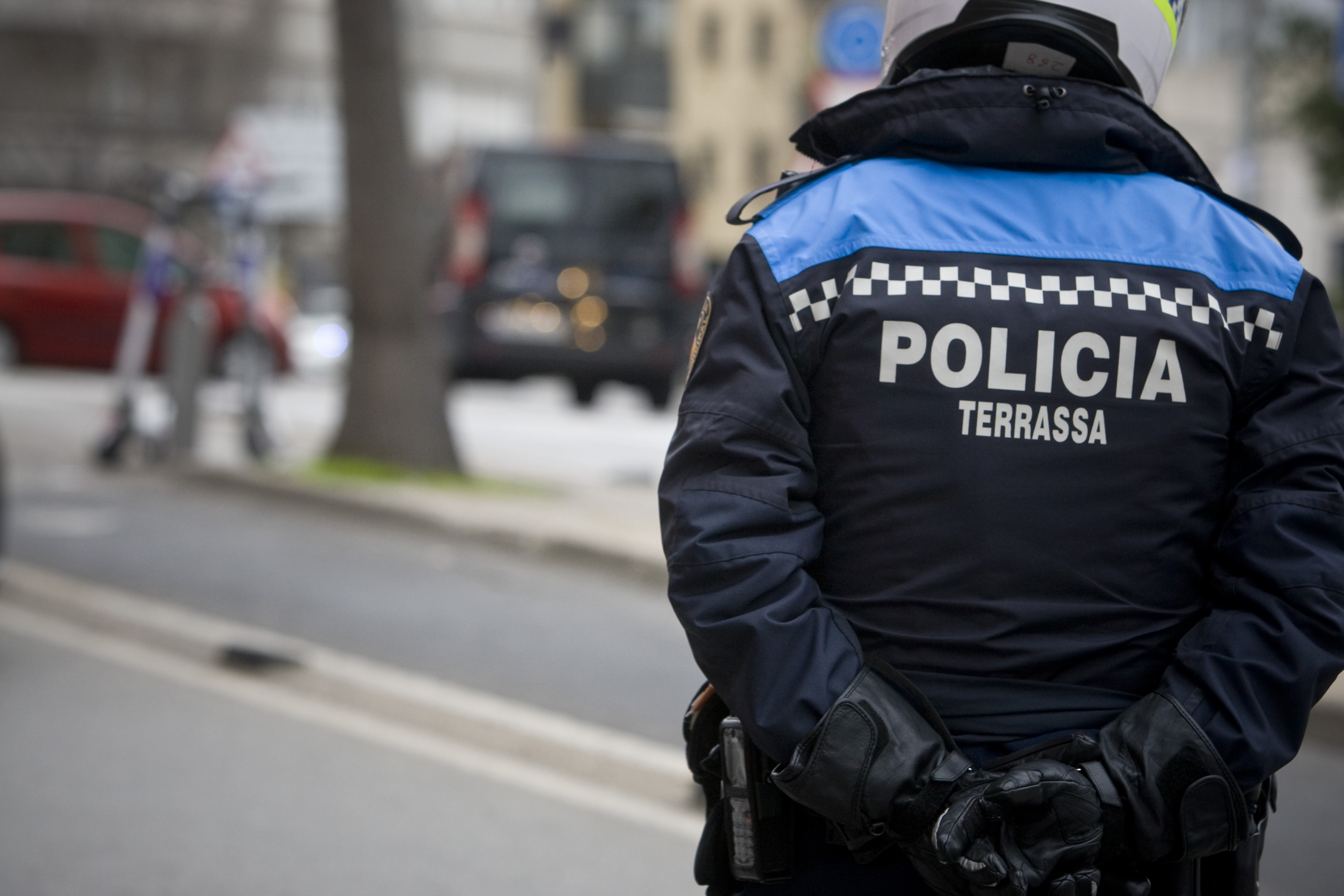 El ple aprova l'ús de les pistoles elèctriques per part de la Policia Municipal