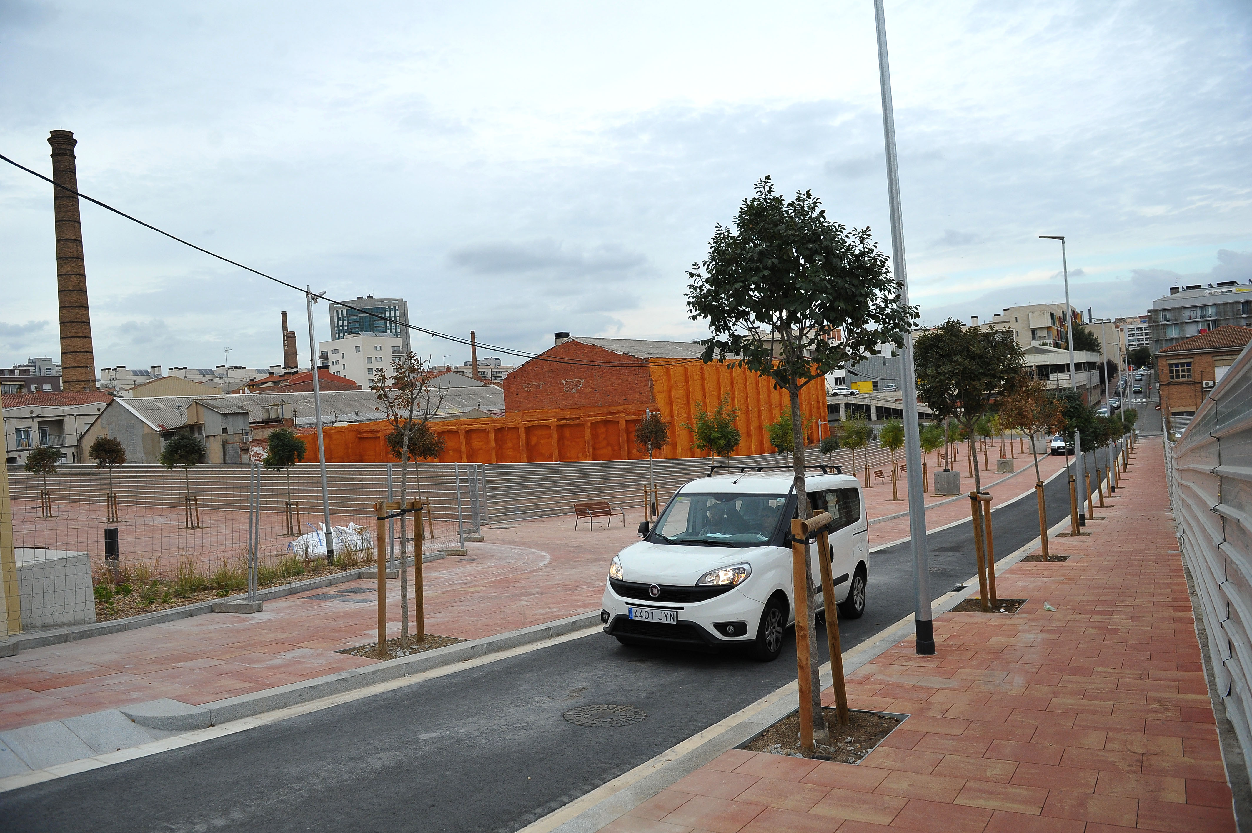 Obren el carrer de Navas de Tolosa al trànsit