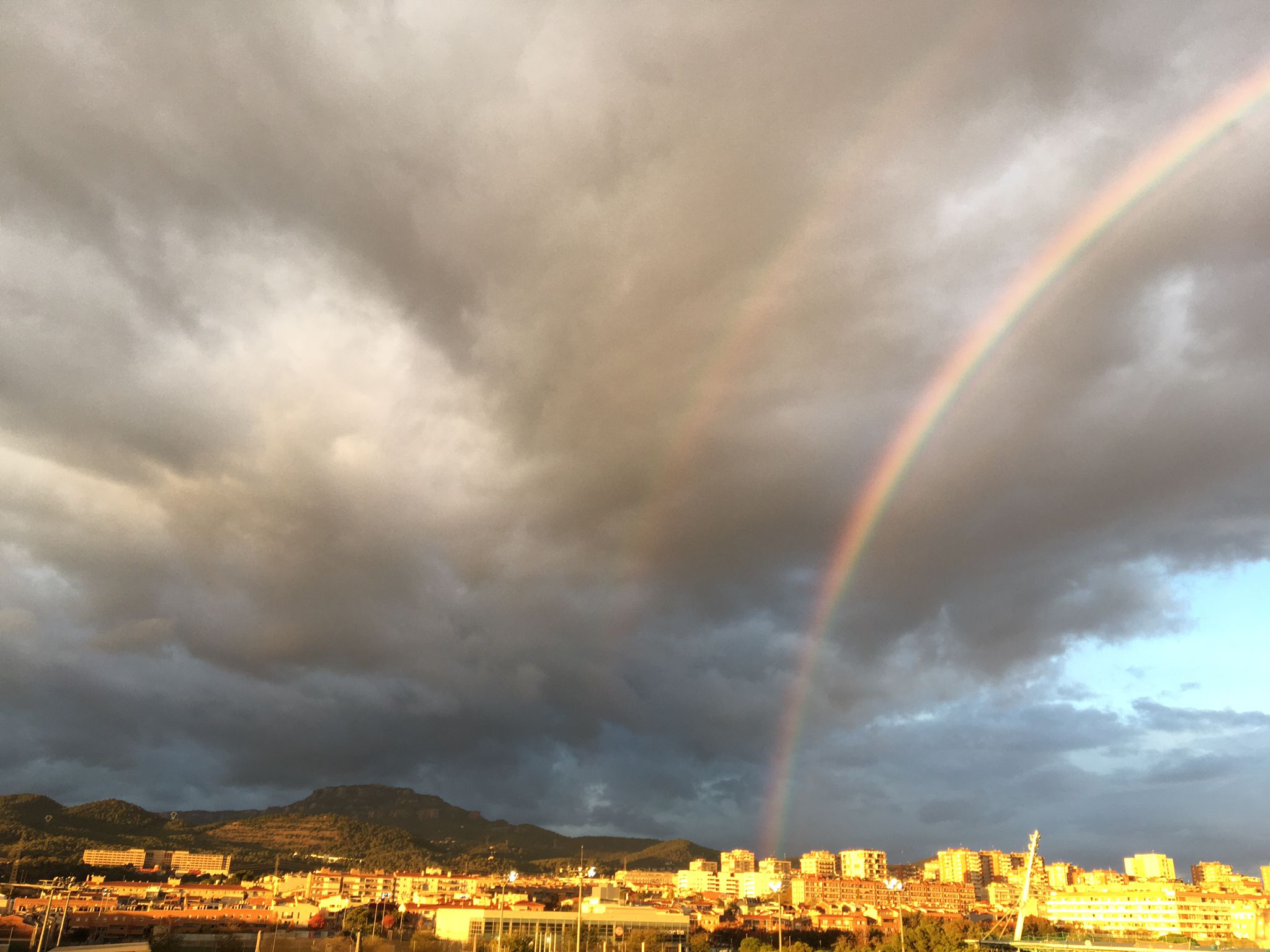 Sol, núvols, pluja i baixada de les temperatures