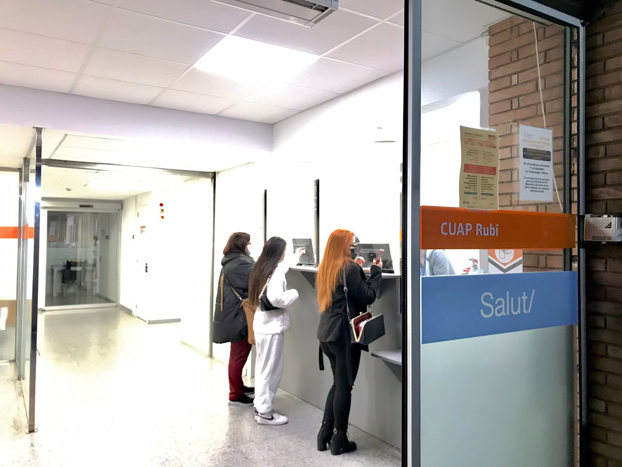 Sanitat aprova la tercera dosi per a tota la població de més de 18 anys - 
