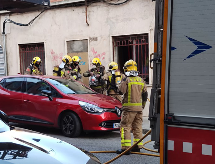 Alarma per un incendi en un edifici a Terrassa
