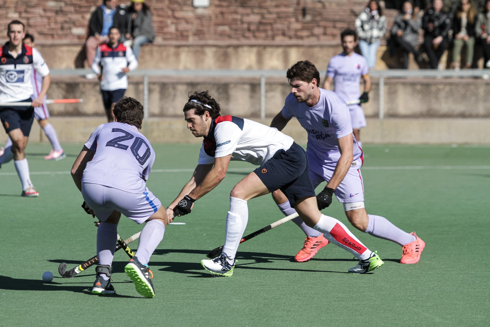 El Barça aixeca la Supercopa masculina i el Polo la femenina