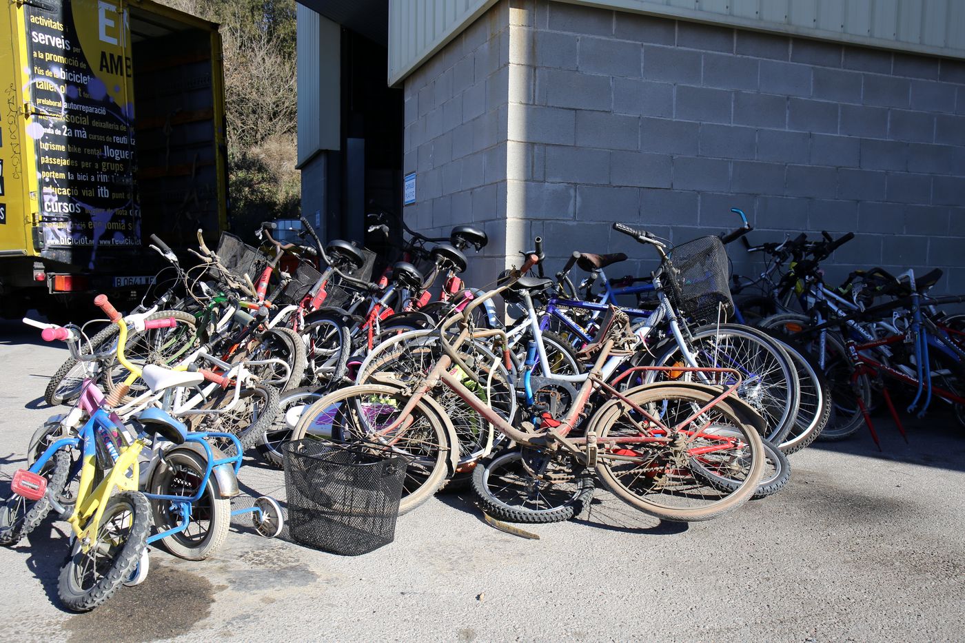 Una segona vida per a més d'un centenar de bicicletes