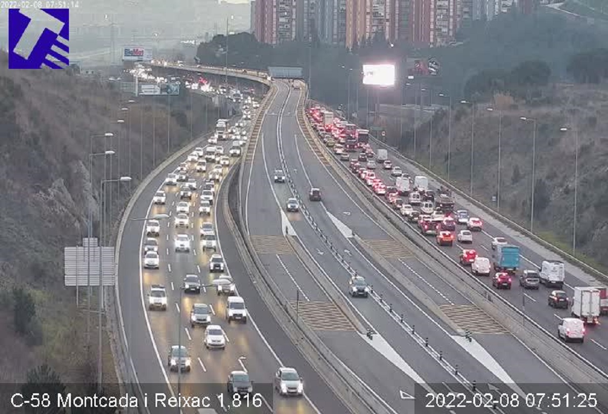 Un accident talla un carril a la C-16 a Terrassa