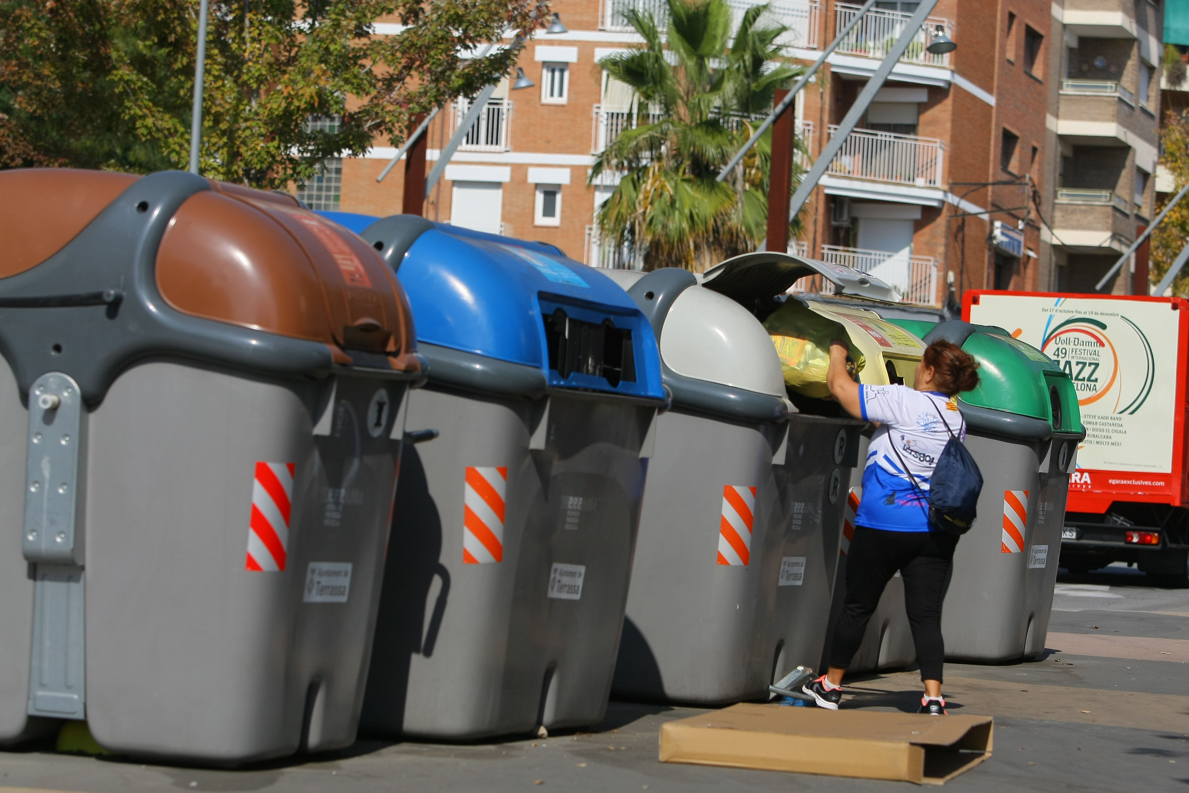 La campanya per fomentar la recollida selectiva a Terrassa arriba a 3.000 persones