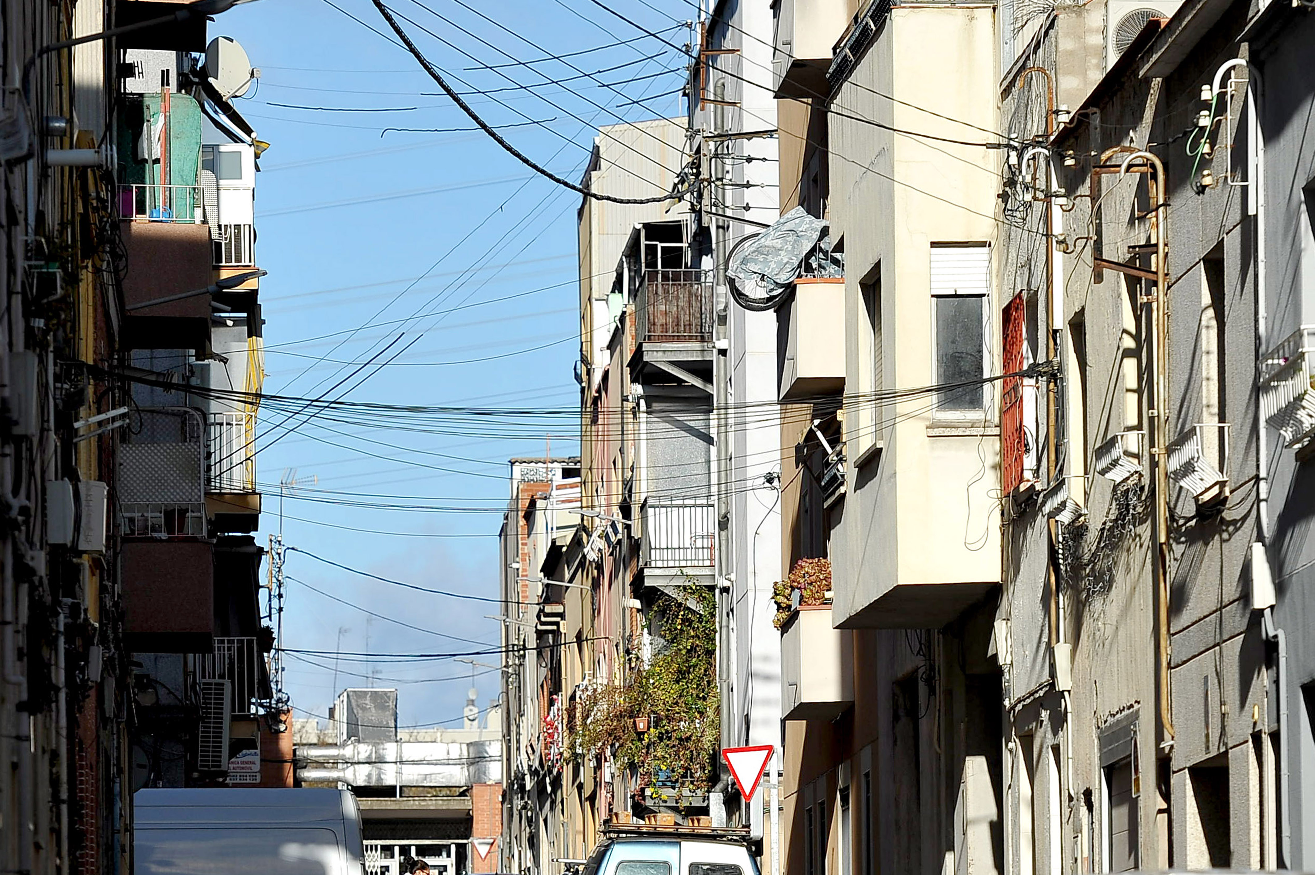 Endesa retira 1.700 metres lineals de cablejat aeri