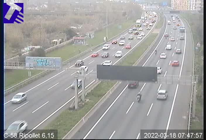 Quilòmetres de cua per un accident a la C-243c a Terrassa