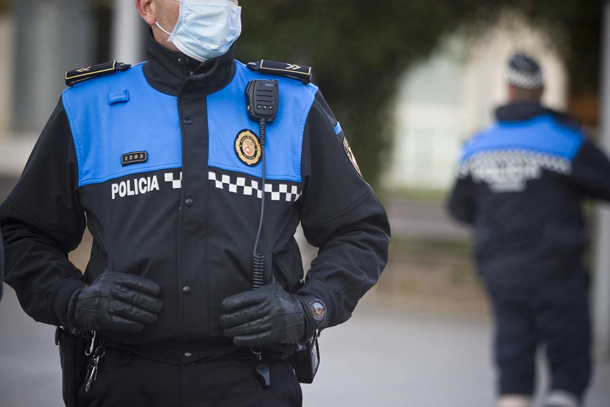 La policia denuncia 12 persones per dos botellots a Terrassa