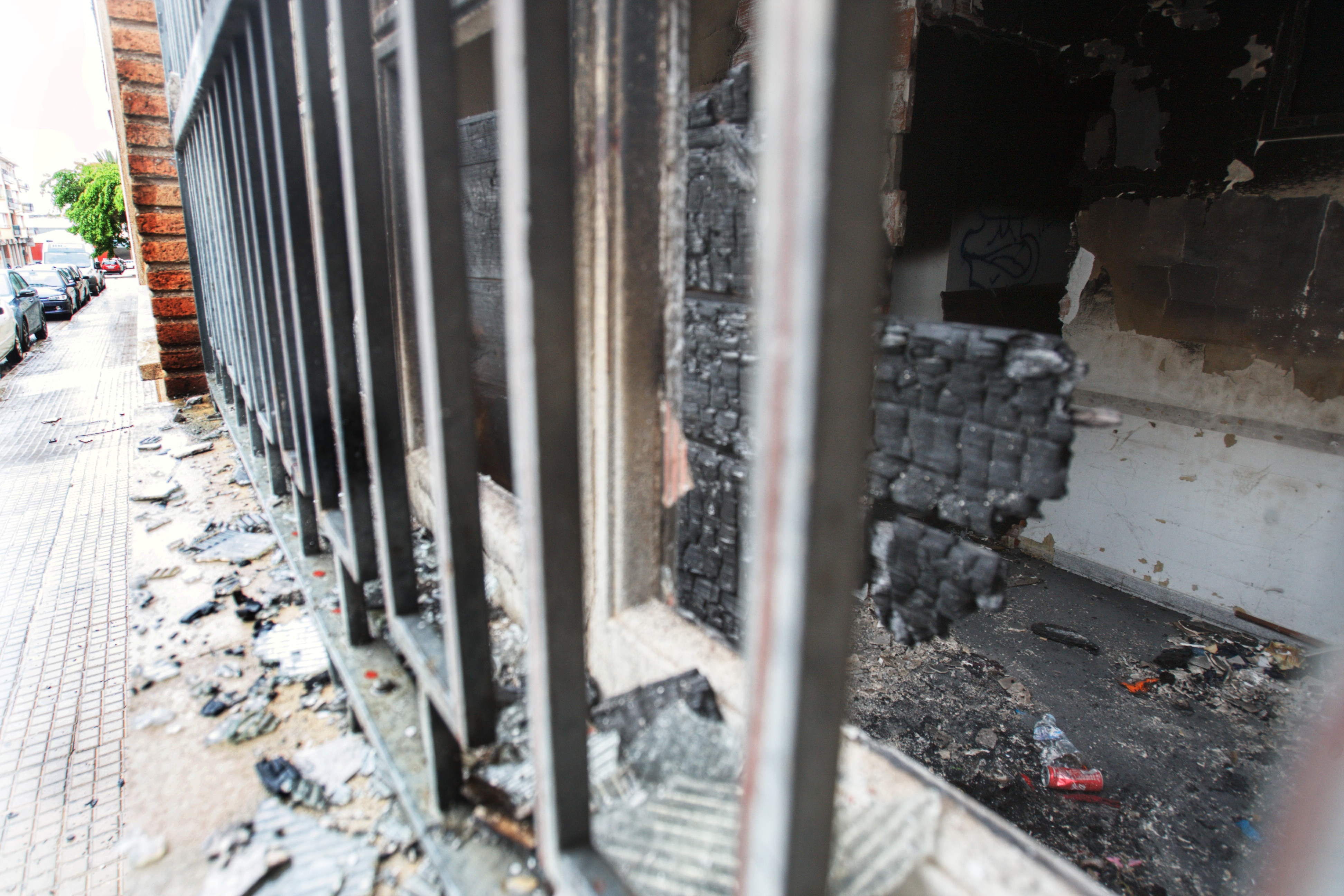 Foc en una nau abandonada on dormen indigents a Terrassa