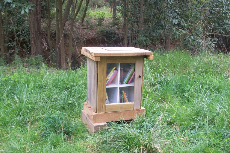 Primer punt d’intercanvi de llibres al medi natural de Rubí