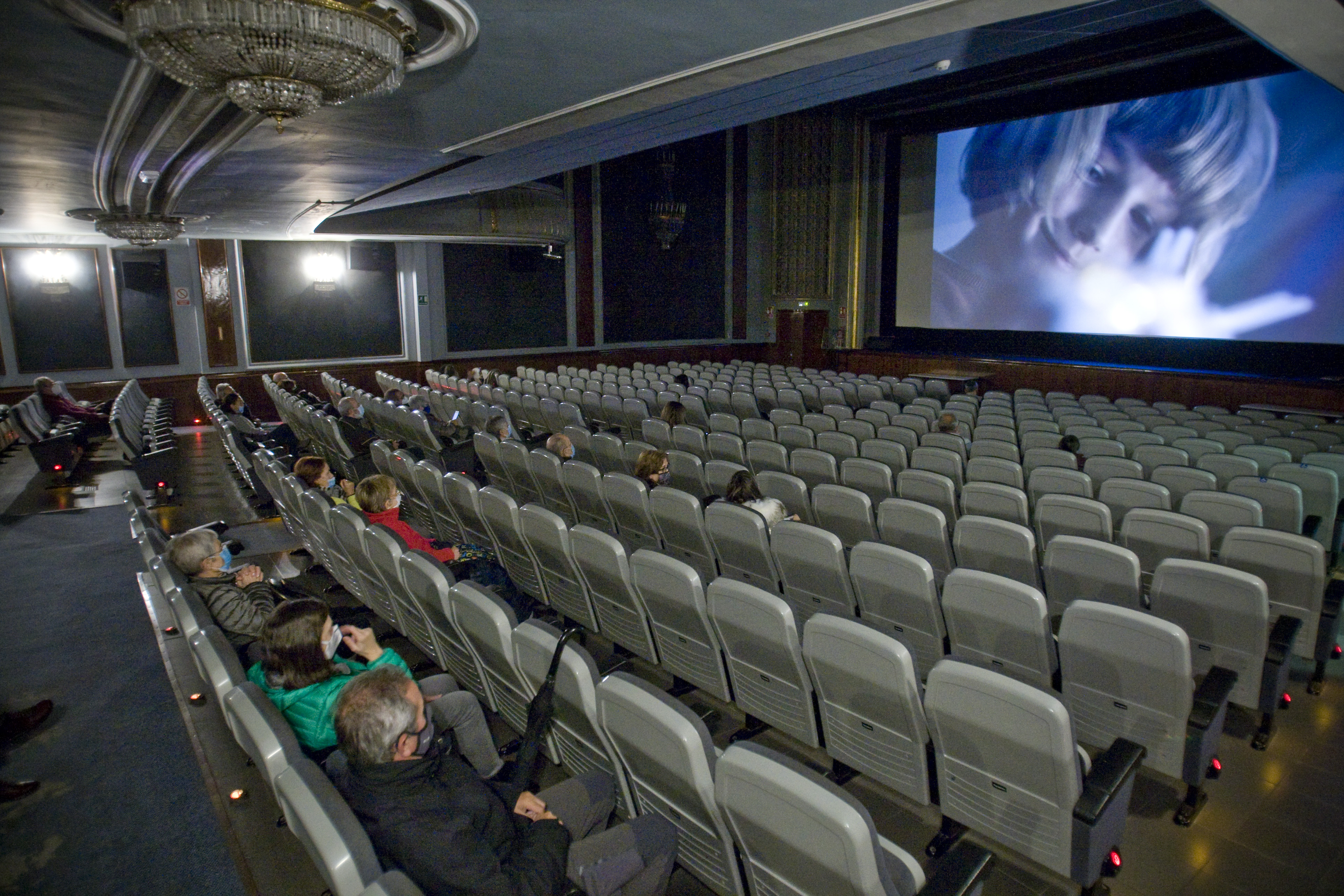 143 assistents a l'Hora Blava al cinema Catalunya