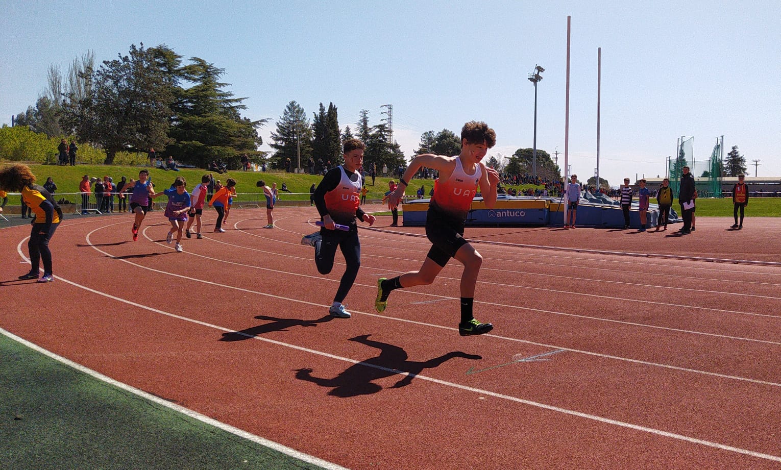 Set equips de la UAT, a la final catalana de relleus - 