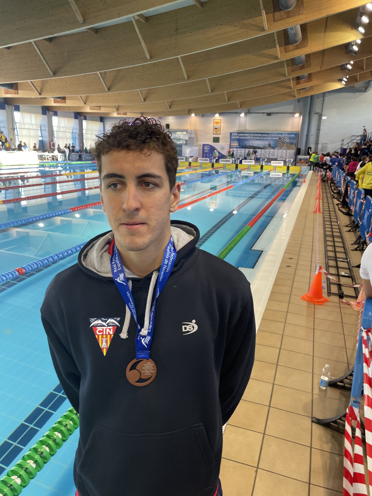 Mario Molla, bronze als 100 papallona en absolut jove