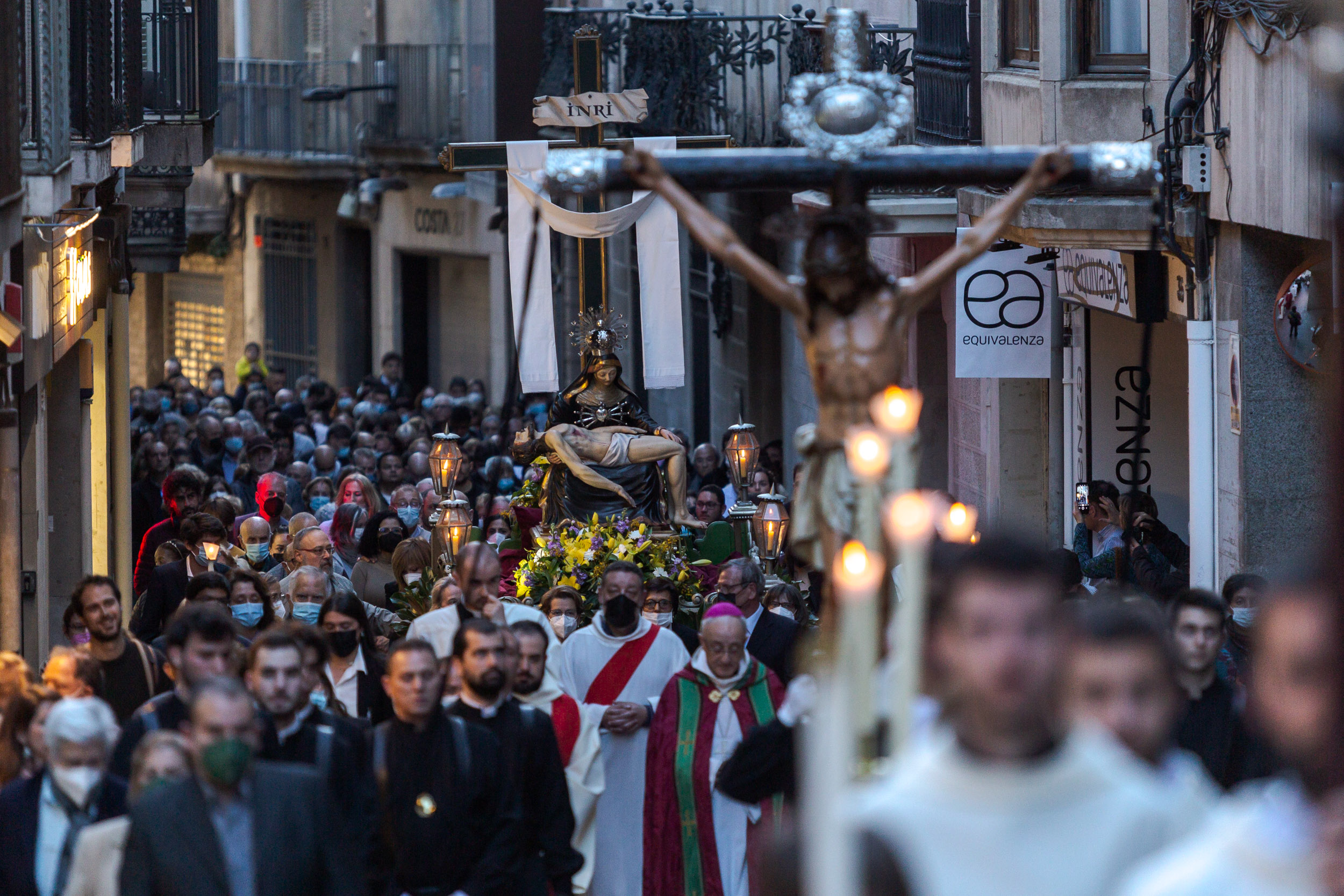FOTOS | Via Crucis pels carrers del Centre de Terrassa