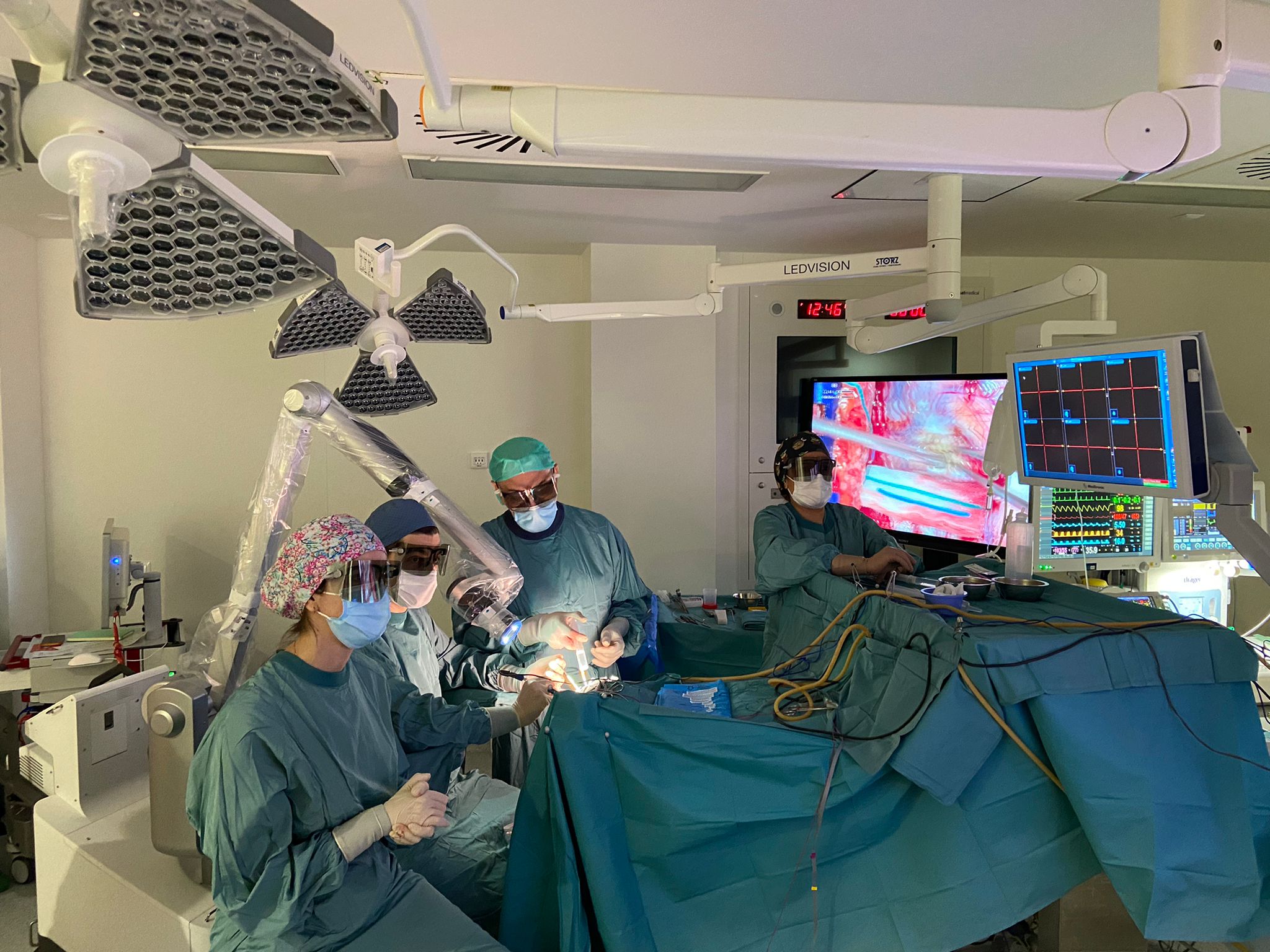 El servei de neurocirurgia de Mútua incorpora un exoscopi d'última generació