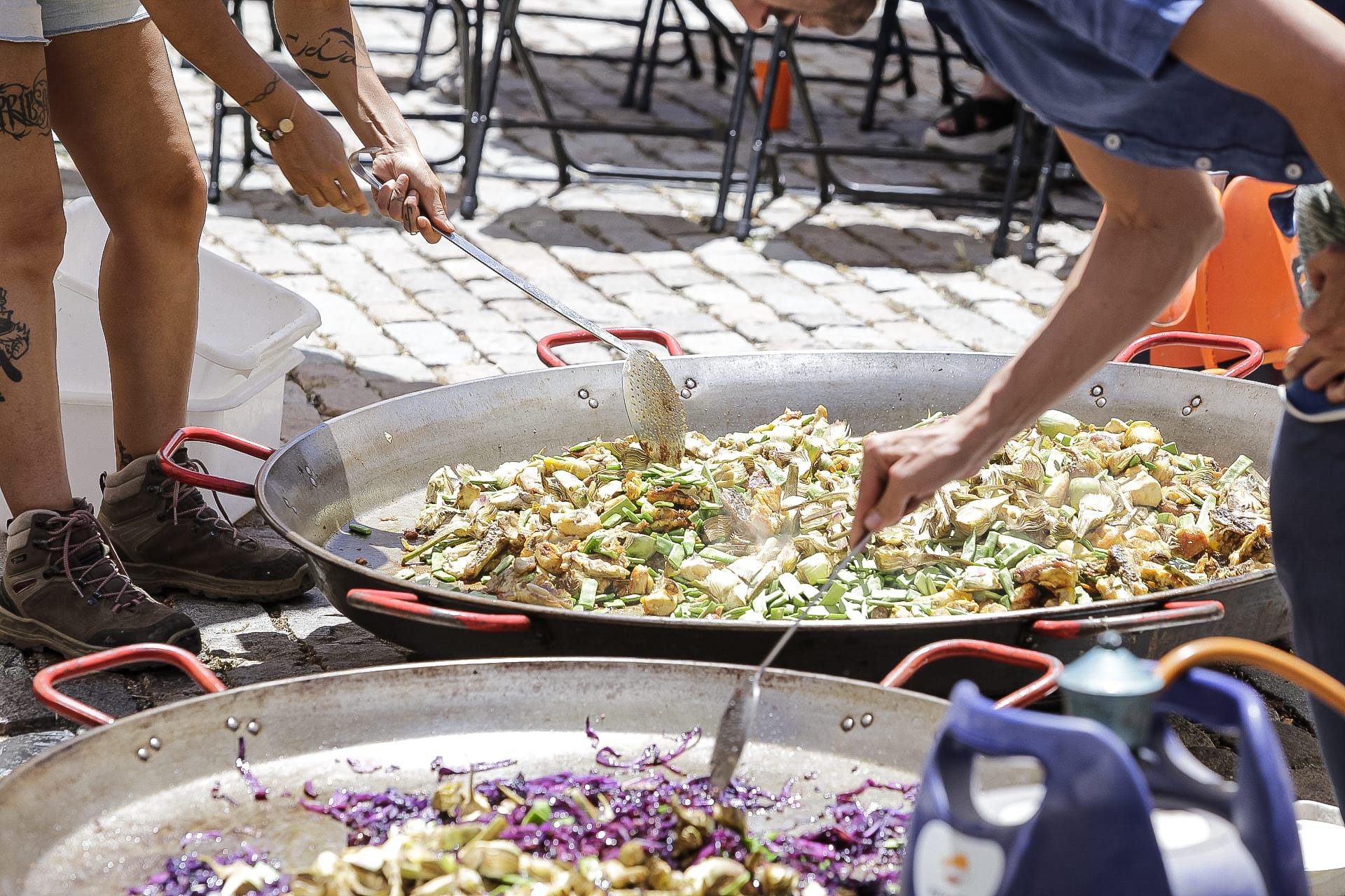 FOTOGALERIA | Paellada popular pel Festival Límbic