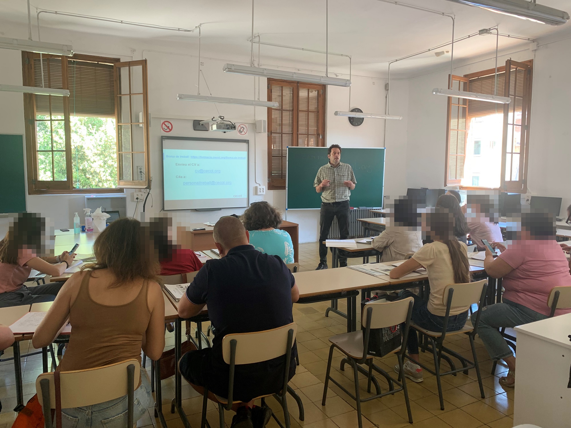 Refugiats ucraïnesos reben orientació laboral per part de la Cecot