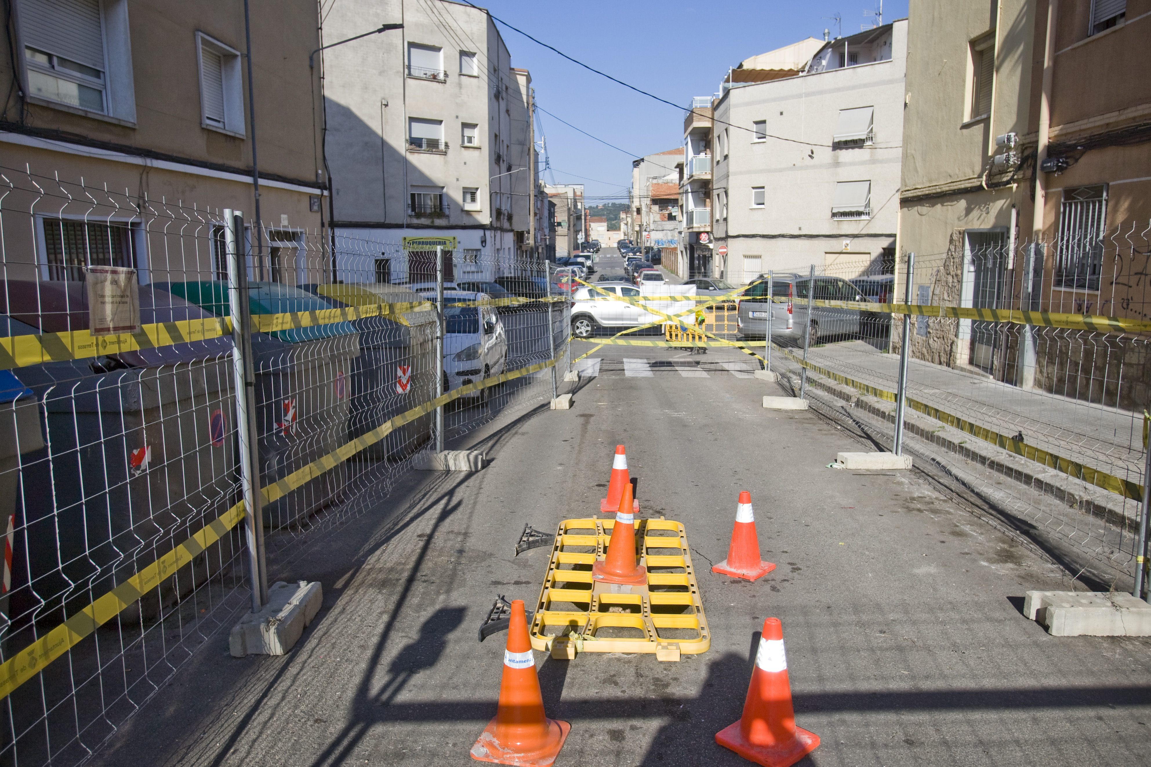 Esvoranc perillós en un carrer de Terrassa