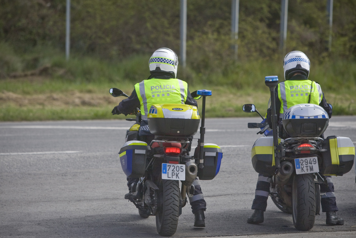 Un conductor intenta atropellar diverses persones a Terrassa