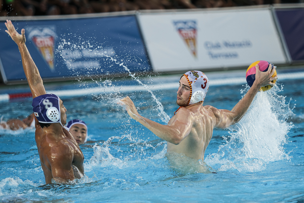 La selecció de waterpolo goleja el Japó a Terrassa