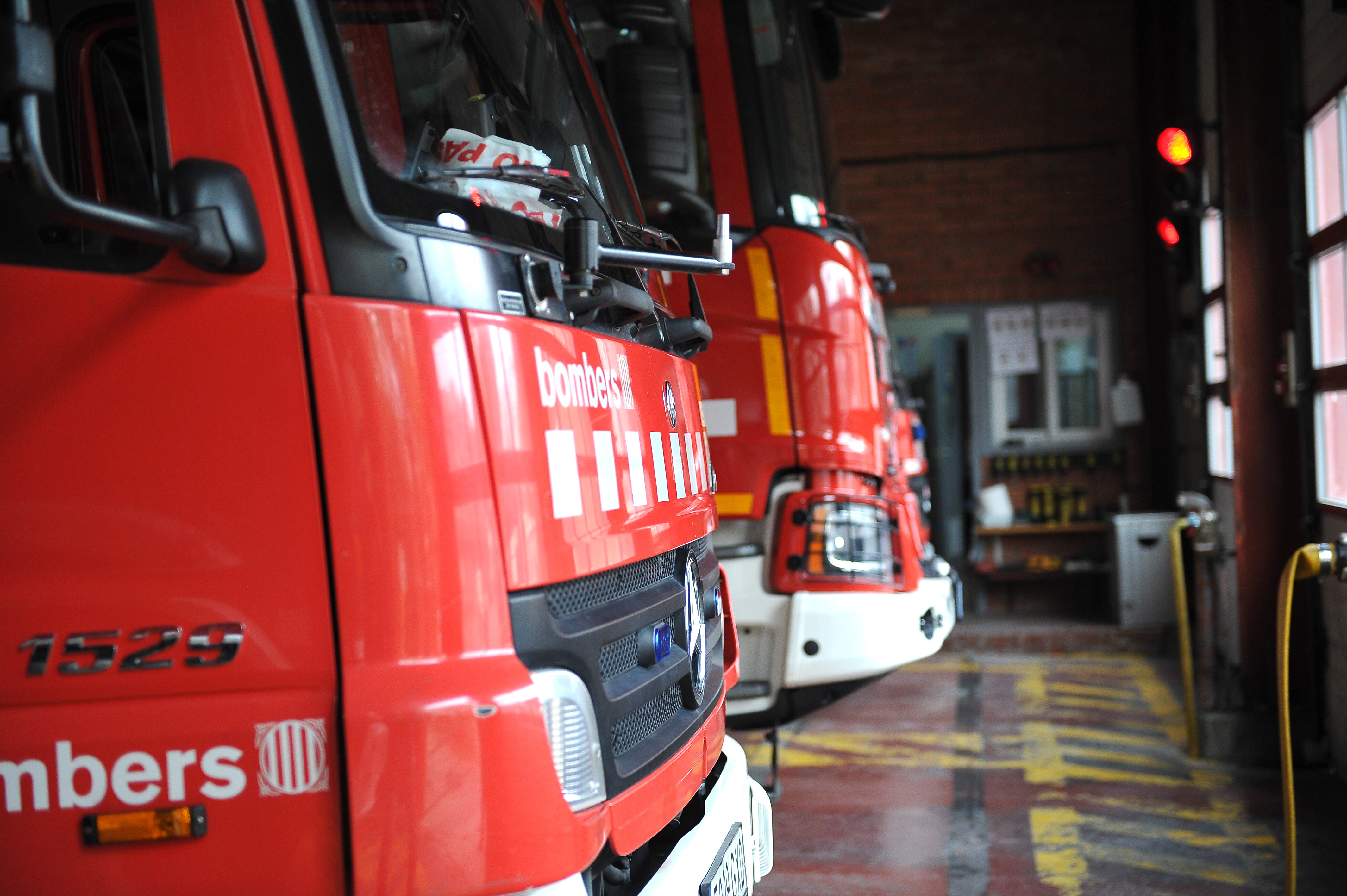 El sostre d'un aparcament s'enfonsa a sobre de vehicles a Terrassa