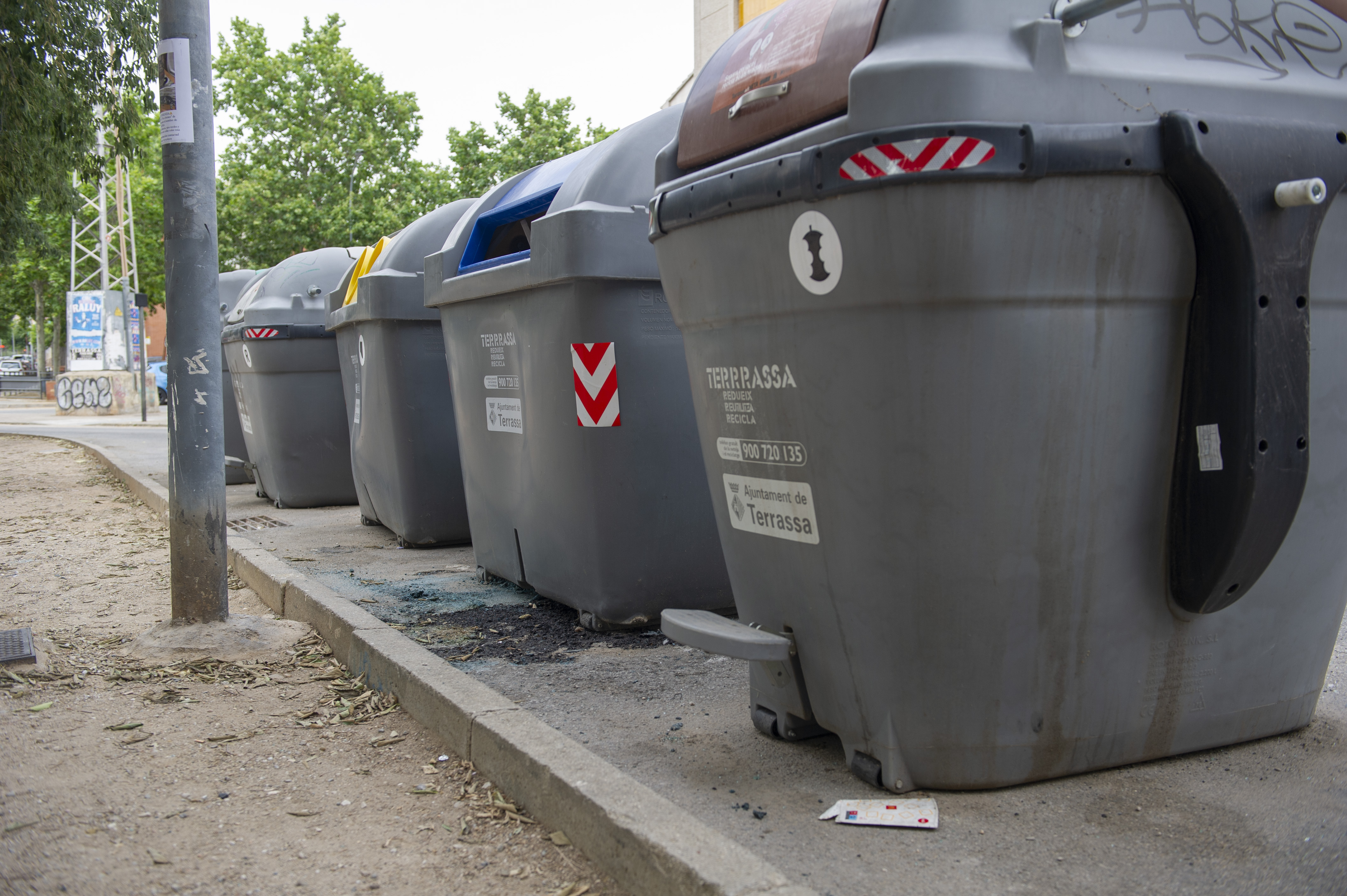 Contenidors que propicien caigudes a Terrassa