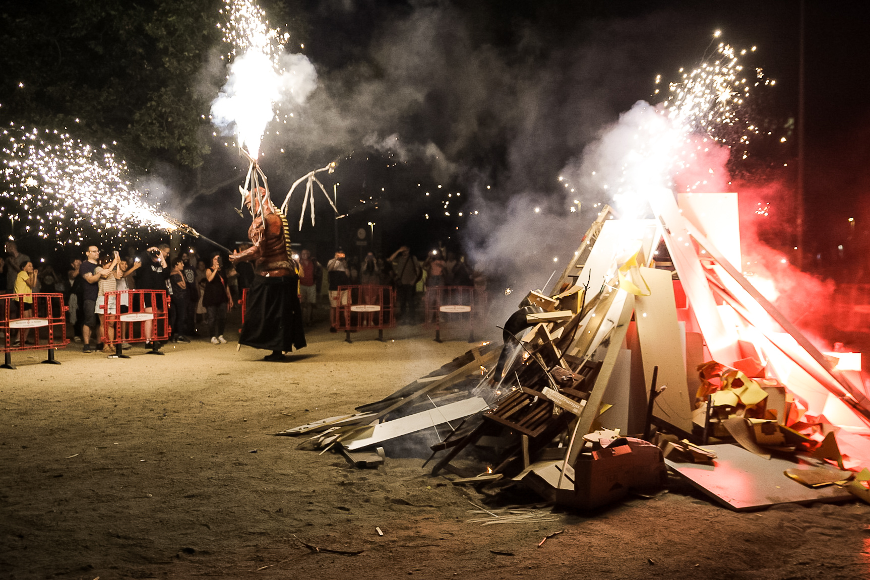 Revetlla de fogueres i petards