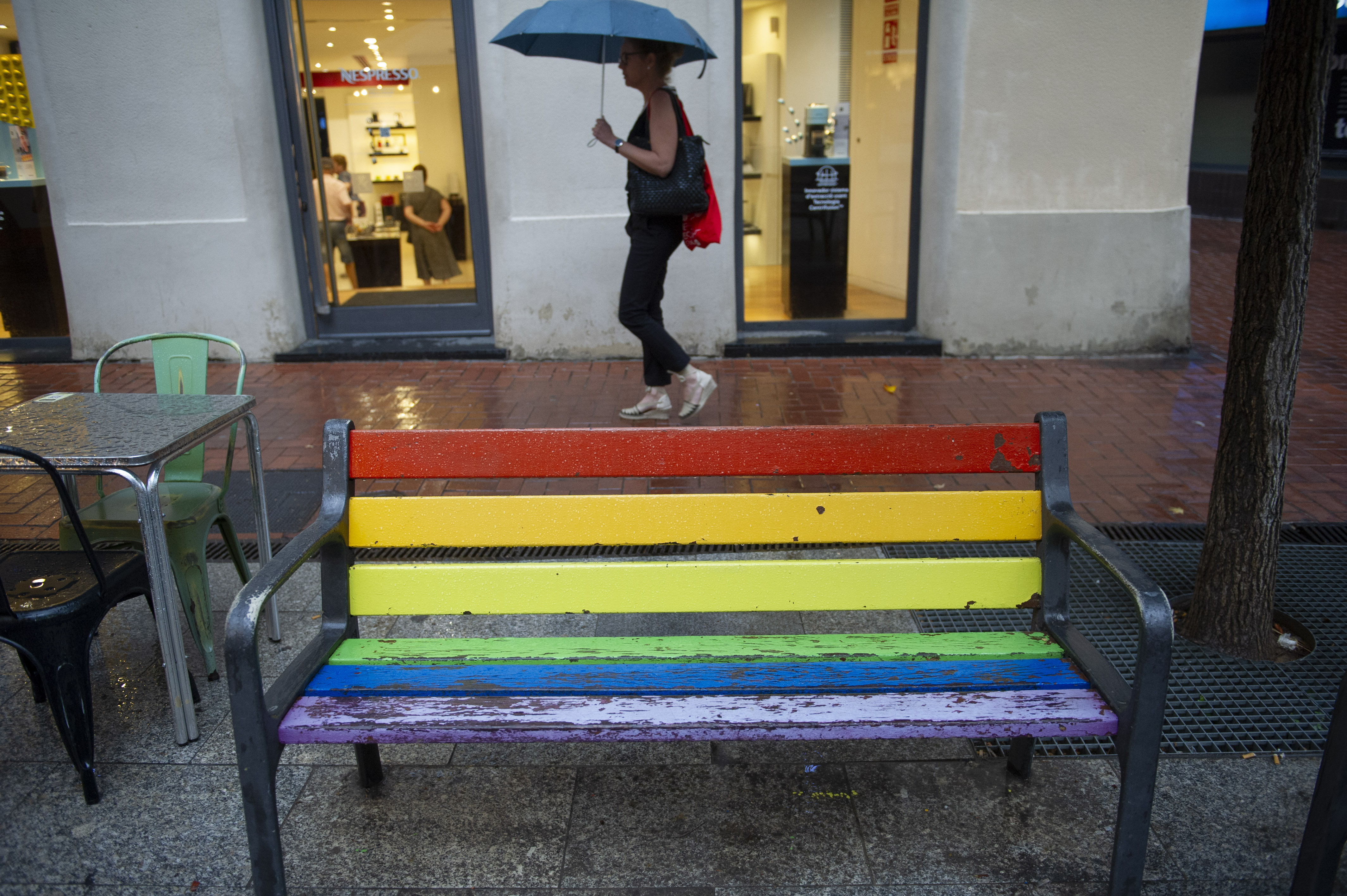 Trans sense feina i insults al carrer. Dia de l’Orgull?